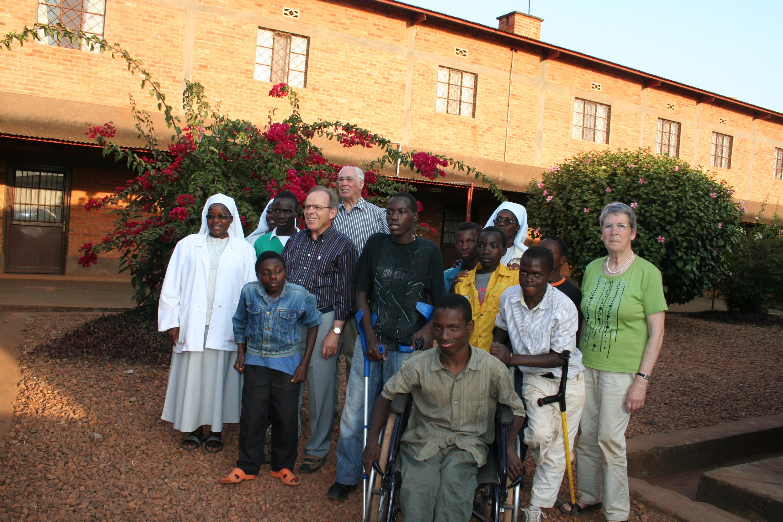 Mitglieder des Auschusses an einem Tisch im Gemeindehaus in Hechingen