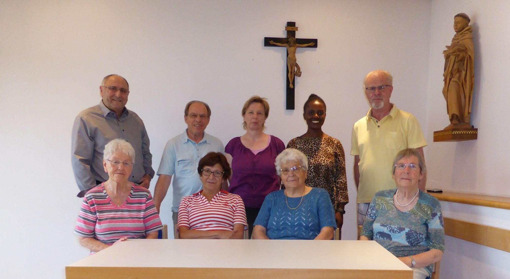 Mitglieder des Auschusses an einem Tisch im Gemeindehaus in Hechingen